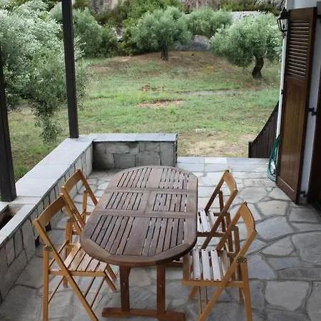 Family House 250m Away From The Coast, With Big Garden Nikiti (Sithonia)