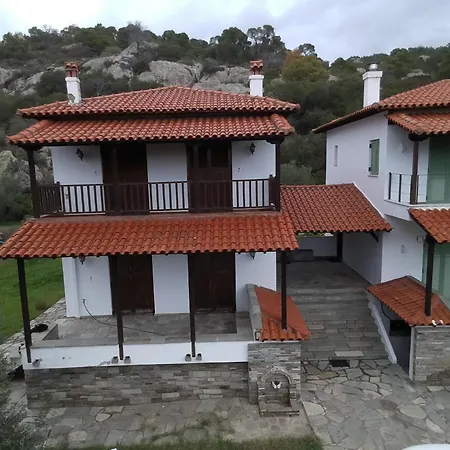 Family House 250m Away From The Coast, With Big Garden Casa vacanze Nikiti (Sithonia)